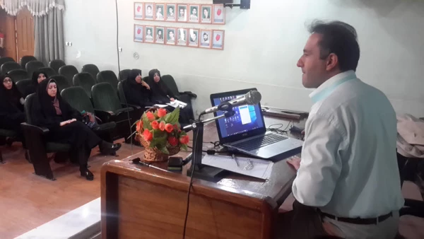 جلسه آموزشی سامانه های ارتباط تصویری و ویدئو کنفرانس در پردیس شهید رجایی فارس برگزار گردید 5