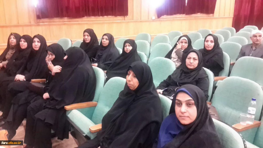 آیین تودیع سرپرست  مدیریت پردیس های استانی  فارس سرکار خانم دکتر حقیقت و معارفه سرپرست جدید مدیریت پردیسهای استان فارس جناب آقای دکتر صحراگرد برگزار گردید  4