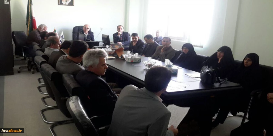 اولین جلسه هم اندیشی مدیریت پردیس های استانی دانشگاه فرهنگیان فارس جناب آقای دکتر صحراگرد با اعضاء هیات علمی این دانشگاه برگزار گردید 2