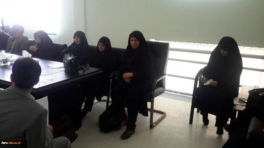 اولین جلسه هم اندیشی مدیریت پردیس های استانی دانشگاه فرهنگیان فارس جناب آقای دکتر صحراگرد با اعضاء هیات علمی این دانشگاه برگزار گردید 5