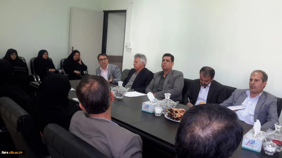 اولین جلسه هم اندیشی مدیریت پردیس های استانی دانشگاه فرهنگیان فارس جناب آقای دکتر صحراگرد با اعضاء هیات علمی این دانشگاه برگزار گردید 7