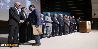 در همایش تقدیراز پژوهشگران برتر استان فارس : از آقای دکتر افلاکی فرد عضو هیات علمی دانشگاه فرهنگیان شهید مطهری شیراز تقدیر به عمل آمد