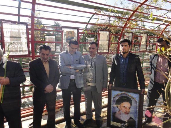 تجدید میثاق همکاران و استادان دانشگاه فرهنگیان فارس با شهدا به مناسبت سالروز ورود امام به میهن اسلامی 3