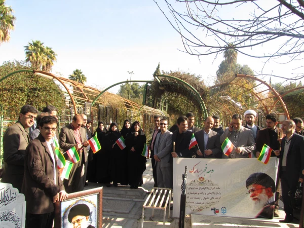 تجدید میثاق همکاران و استادان دانشگاه فرهنگیان فارس با شهدا به مناسبت سالروز ورود امام به میهن اسلامی 5