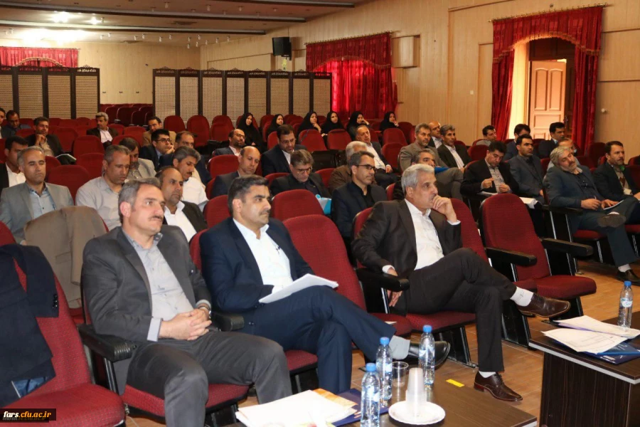 برگزار ی کارگاه های تخصصی در اولین روز از دومین دوره بالندگی معاونان توسعه منابع و امور دانشجویی
 2