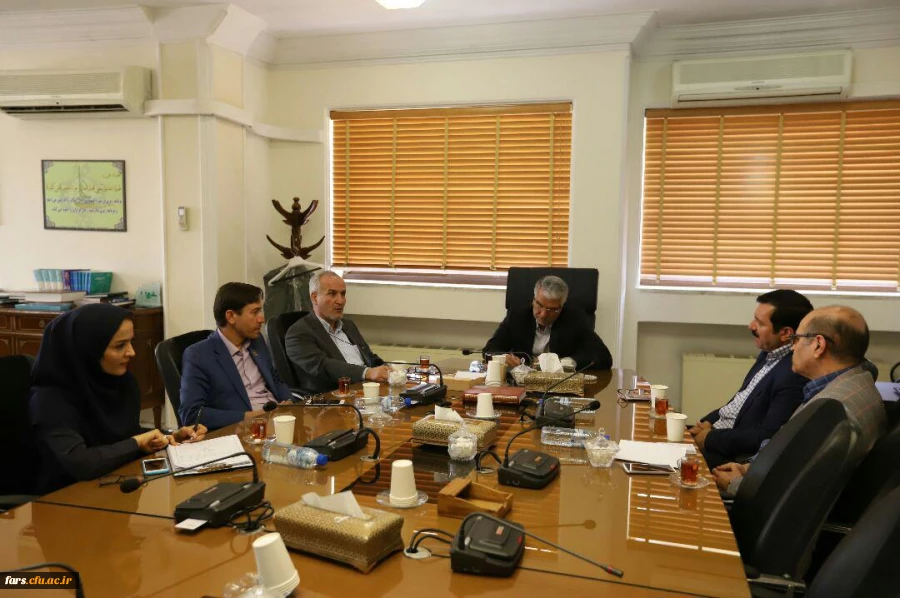 جلسه جناب آقای دکتر صحراگرد و دکتر خاکی با استاندار فارس 3