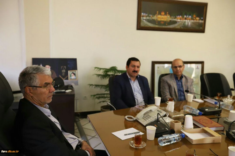 جلسه جناب آقای دکتر صحراگرد و دکتر خاکی با استاندار فارس 6