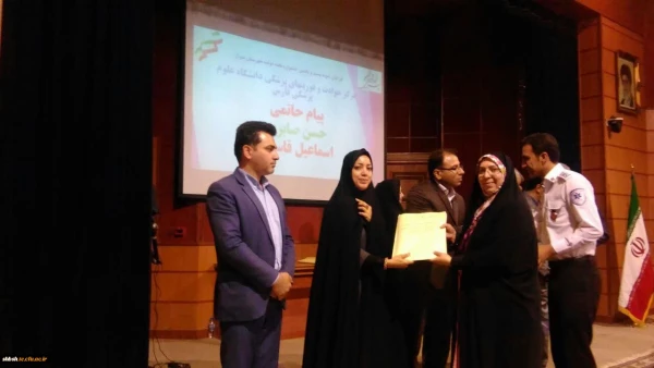 برگزاری مراسم تجلیل از مدیران و کارمندان نمونه شهرستان شیراز 4