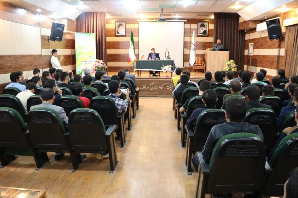 دیدار صمیمانه آقای دکتر خنیفر با دانشجویان پردیس شهید رجایی دانشگاه فرهنگیان فارس و پرسش و پاسخ با آنان 2