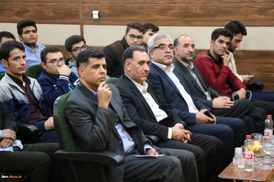 دیدار صمیمانه آقای دکتر خنیفر با دانشجویان پردیس شهید رجایی دانشگاه فرهنگیان فارس و پرسش و پاسخ با آنان 3