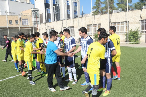 برگزاری مسابقه فوتبال بین تیم شهرداری منطقه 3 شیراز و دانشجویان پردیس شهید رجایی فارس به مناسبت بزرگداشت روز دانشجو 4
