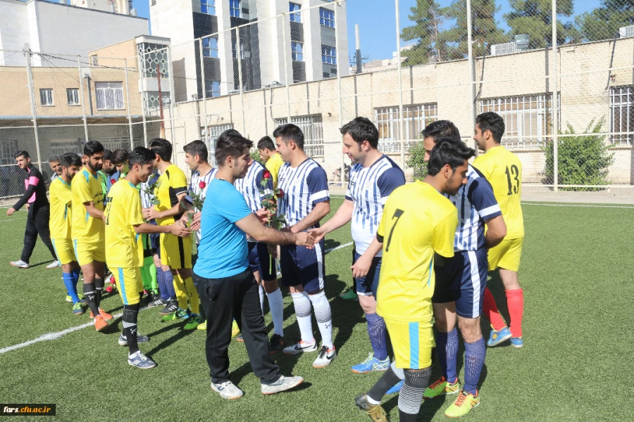 برگزاری مسابقه فوتبال بین تیم شهرداری منطقه 3 شیراز و دانشجویان پردیس شهید رجایی فارس به مناسبت بزرگداشت روز دانشجو 4
