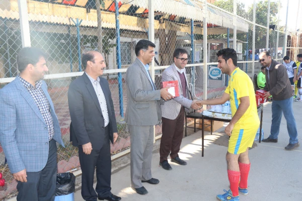 برگزاری مسابقه فوتبال بین تیم شهرداری منطقه 3 شیراز و دانشجویان پردیس شهید رجایی فارس به مناسبت بزرگداشت روز دانشجو 6