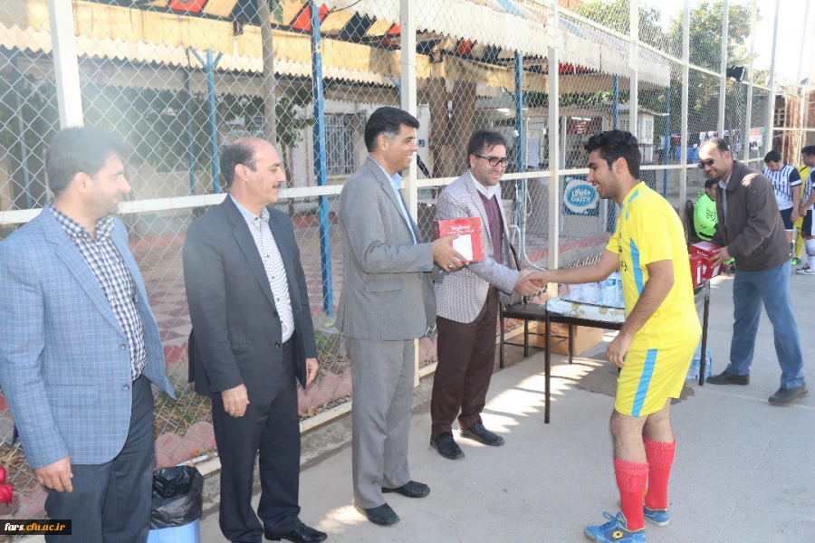 برگزاری مسابقه فوتبال بین تیم شهرداری منطقه 3 شیراز و دانشجویان پردیس شهید رجایی فارس به مناسبت بزرگداشت روز دانشجو 6