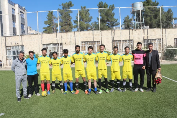 برگزاری مسابقه فوتبال بین تیم شهرداری منطقه 3 شیراز و دانشجویان پردیس شهید رجایی فارس به مناسبت بزرگداشت روز دانشجو 7