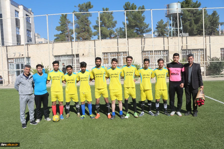 برگزاری مسابقه فوتبال بین تیم شهرداری منطقه 3 شیراز و دانشجویان پردیس شهید رجایی فارس به مناسبت بزرگداشت روز دانشجو 7