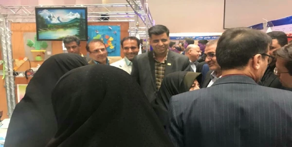 بازدید سرپرست محترم استانداری فارس جناب آقای مهندس رحمانی  و همچنین جناب اقای دکتر اناری نژاد مدیریت محترم دانشگاه فرهنگیان فارس وهیات همراه  از غرفه دانشگاه فرهنگیان فارس در نمایشگاه دست آورد های پژوهشی استان فارس  2