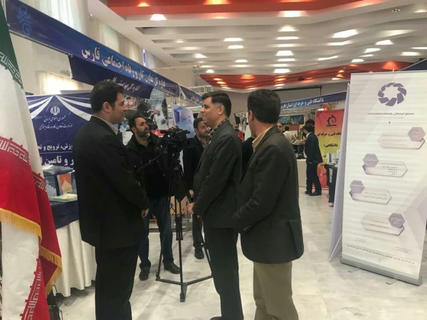 بازدید سرپرست محترم استانداری فارس جناب آقای مهندس رحمانی  و همچنین جناب اقای دکتر اناری نژاد مدیریت محترم دانشگاه فرهنگیان فارس وهیات همراه  از غرفه دانشگاه فرهنگیان فارس در نمایشگاه دست آورد های پژوهشی استان فارس  3