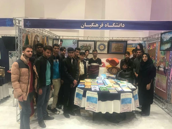 بازدید سرپرست محترم استانداری فارس جناب آقای مهندس رحمانی  و همچنین جناب اقای دکتر اناری نژاد مدیریت محترم دانشگاه فرهنگیان فارس وهیات همراه  از غرفه دانشگاه فرهنگیان فارس در نمایشگاه دست آورد های پژوهشی استان فارس  8