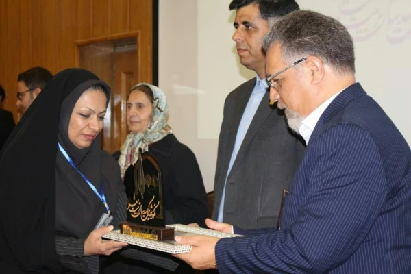 رضاکچوئیان جوادی معاون نظارت،ارزیابی و تضمین کیفیت دانشگاه فرهنگیان کشوردرگفتگوی اختصا صی با خبرنگار روزنامه" تماشا" درحاشیه برگزاری همایش نکوداشت یکصدمین سال تربیت معلم فارس درمرکزدانشگاه فرهنگیان استان فارس 2