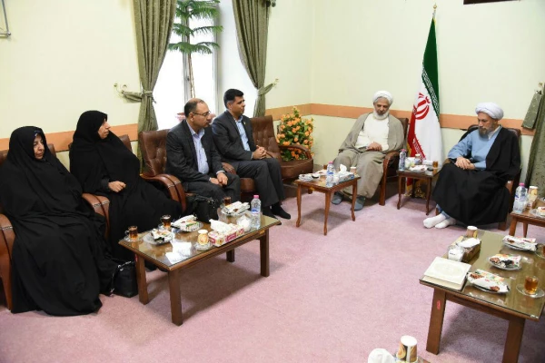 دیدار مسئولان دانشگاه فرهنگیان فارس با نماینده ولی فقیه در استان فارس و امام جمعه شیراز  4