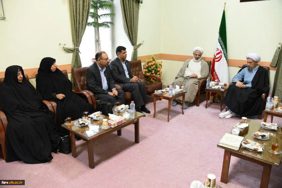 دیدار مسئولان دانشگاه فرهنگیان فارس با نماینده ولی فقیه در استان فارس و امام جمعه شیراز  4