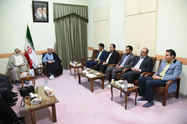 دیدار مسئولان دانشگاه فرهنگیان فارس با نماینده ولی فقیه در استان فارس و امام جمعه شیراز  5