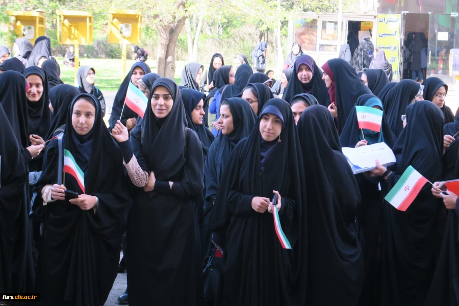 تجمع دانشجویان، اساتید و کارکنان پردیس شهید باهنر فارس در حمایت از سپاه و تصمیم شورای عالی امنیت کشور 4