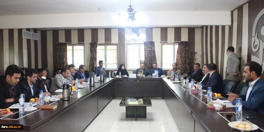 جلسه روسا ، مدیران کل و نمایندگا ن دستگاههای اجرایی استان فارس در دانشگاه فرهنگیان واحد آموزش عالی شهید مطهری برای بررسی و رفع مسائل و مشکلات این مرکز 2