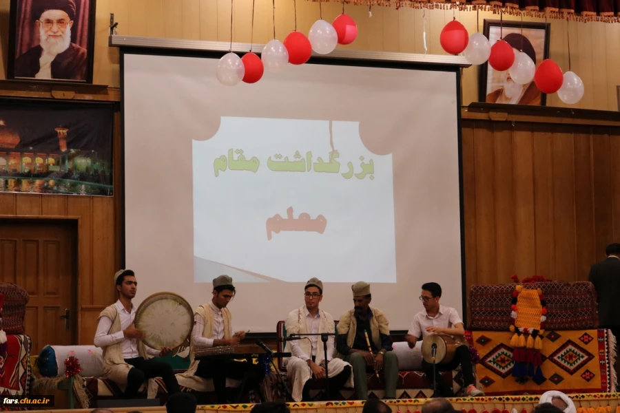 روز دوشنبه 9 اردیبهشت ماه 98 به مناسبت دهه سرآمدی  آموزش  همایش دانشجویی قومیت های دانشگاه فرهنگیان فارس با دعوت از نمایندگانی از سایر دستگاهها برگزار گردید 

 8