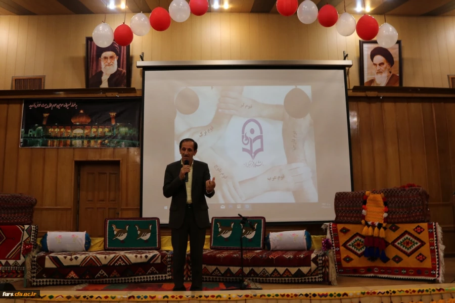 روز دوشنبه 9 اردیبهشت ماه 98 به مناسبت دهه سرآمدی  آموزش  همایش دانشجویی قومیت های دانشگاه فرهنگیان فارس با دعوت از نمایندگانی از سایر دستگاهها برگزار گردید 

 9