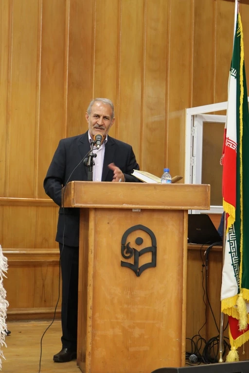 روز دوشنبه 9 اردیبهشت ماه 98 به مناسبت دهه سرآمدی  آموزش  همایش دانشجویی قومیت های دانشگاه فرهنگیان فارس با دعوت از نمایندگانی از سایر دستگاهها برگزار گردید 

 16