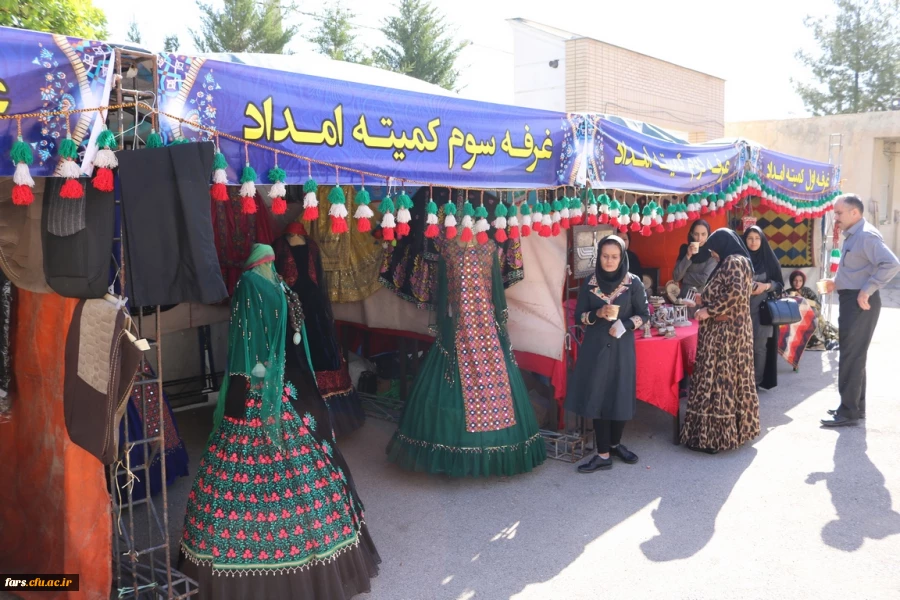 روز دوشنبه 9 اردیبهشت ماه 98 به مناسبت دهه سرآمدی  آموزش  همایش دانشجویی قومیت های دانشگاه فرهنگیان فارس با دعوت از نمایندگانی از سایر دستگاهها برگزار گردید 

 30