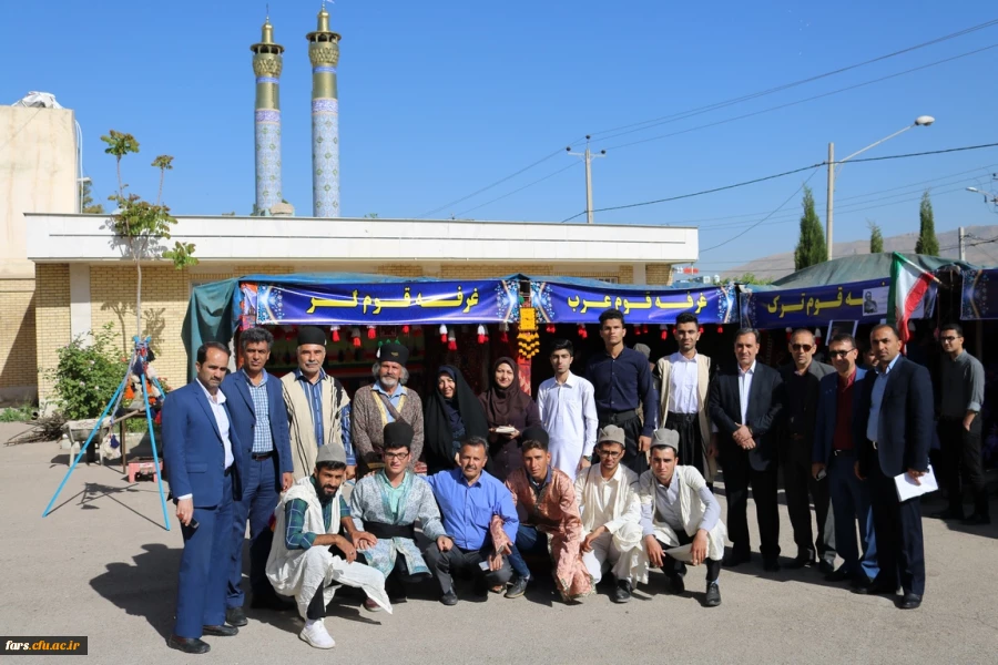 روز دوشنبه 9 اردیبهشت ماه 98 به مناسبت دهه سرآمدی  آموزش  همایش دانشجویی قومیت های دانشگاه فرهنگیان فارس با دعوت از نمایندگانی از سایر دستگاهها برگزار گردید 2