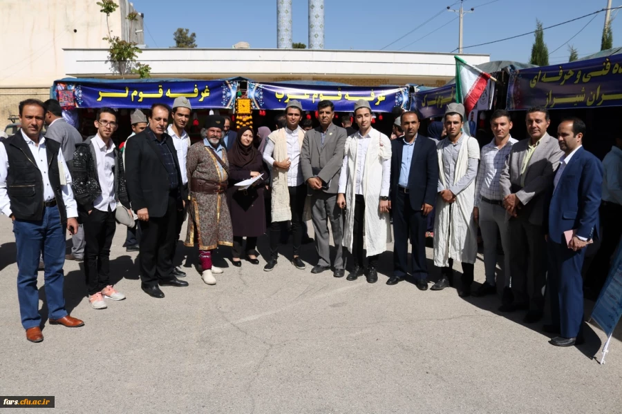 روز دوشنبه 9 اردیبهشت ماه 98 به مناسبت دهه سرآمدی  آموزش  همایش دانشجویی قومیت های دانشگاه فرهنگیان فارس با دعوت از نمایندگانی از سایر دستگاهها برگزار گردید 11