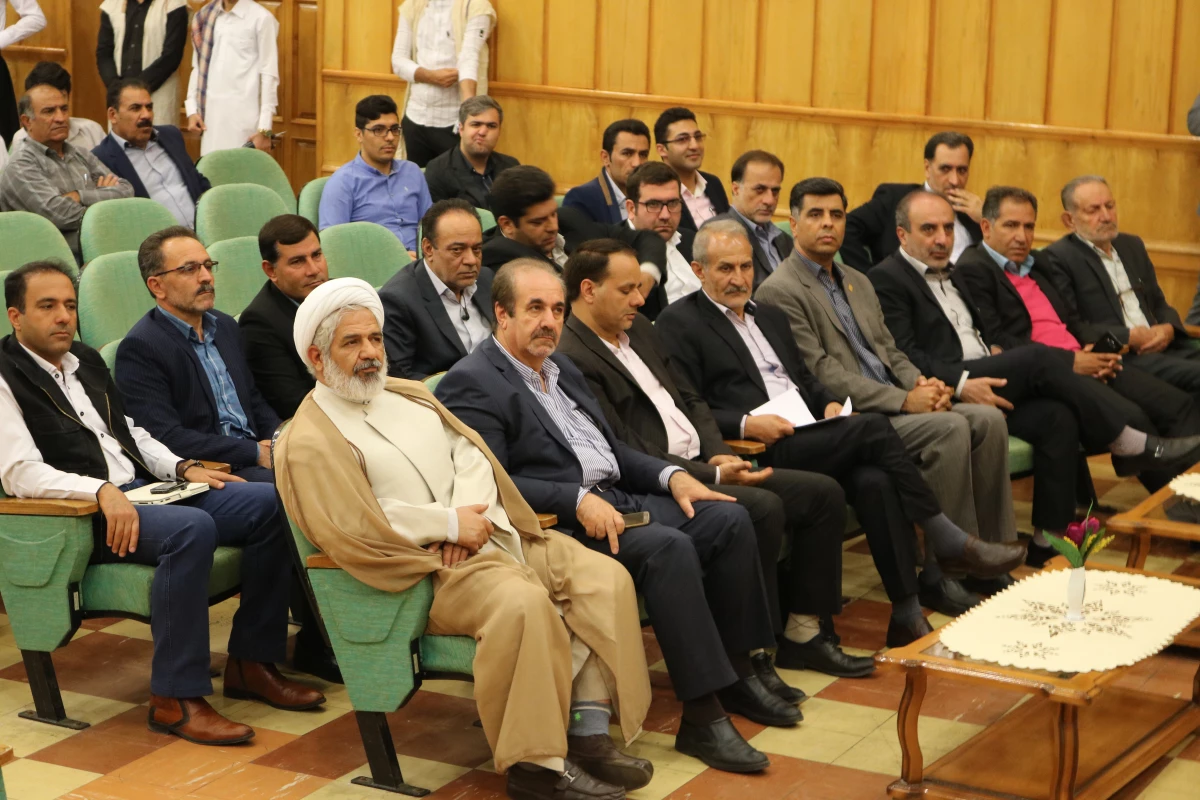 روز دوشنبه 9 اردیبهشت ماه 98 به مناسبت دهه سرآمدی  آموزش  همایش دانشجویی قومیت های دانشگاه فرهنگیان فارس با دعوت از نمایندگانی از سایر دستگاهها برگزار گردید 18