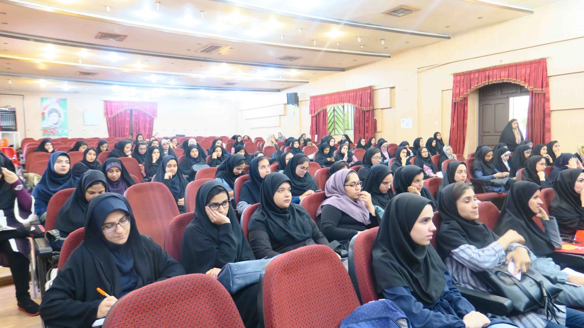 اولین جشنواره دانشگاهی ادبیات کودک و نوجوان پردیس شهید باهنر فارس برگزار گردید
 3