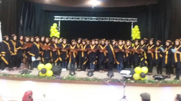 دومین  آیین دانش آموختگی دانشجومعلمان رشته آموزش ابتدایی واحد دانشگاهی زینب کبری(س)کازرون برگزار شد . 2