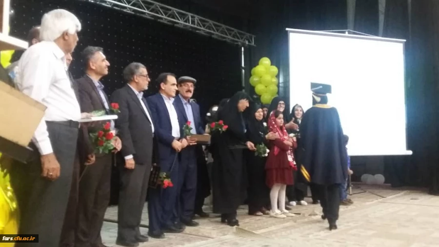 دومین  آیین دانش آموختگی دانشجومعلمان رشته آموزش ابتدایی واحد دانشگاهی زینب کبری(س)کازرون برگزار شد . 7