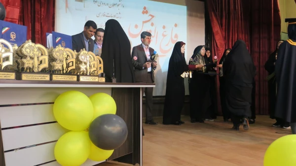 جشن دانش آموختگی دانشجومعلمان ورودی 94 پردیس شهید باهنر فارس برگزار شد
 8