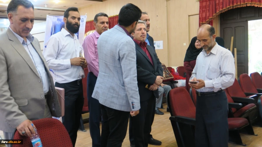 اولین روز برگزاری بیست و نهمین جشنواره فرهنگی (تئاتر و سرود ) دانشگاه فرهنگیان 
شیراز 19 تیرماه 
حضور و پذیرش دانشجویان و جلسه توجیهی دکتر میرمعینی مدیر کل اداره امور فرهنگی با مسولین  (بخش سرود و تئاتر) و سرپرست های گروه های اعزام شده به این جشنواره 4