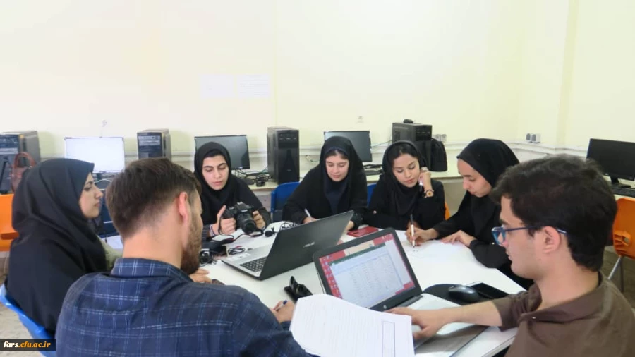 اولین روز برگزاری بیست و نهمین جشنواره فرهنگی (تئاتر و سرود ) دانشگاه فرهنگیان 
شیراز 19 تیرماه 
حضور و پذیرش دانشجویان و جلسه توجیهی دکتر میرمعینی مدیر کل اداره امور فرهنگی با مسولین  (بخش سرود و تئاتر) و سرپرست های گروه های اعزام شده به این جشنواره 6