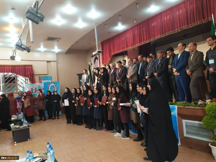 مراسم اختتامیه بیست و نهمین دوره مسابقات فرهنگی دانشجومعلمان دانشگاه فرهنگیان سراسر کشور در بخش هنرهای نمایشی خواهران با معرفی گروه های برتر پایان یافت. 6