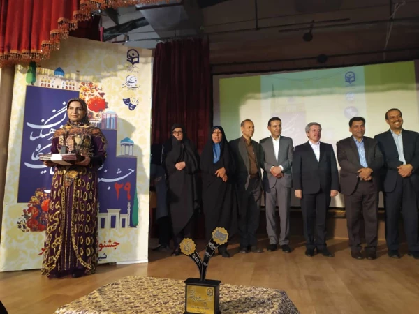 مراسم اختتامیه بیست و نهمین دوره مسابقات فرهنگی دانشجومعلمان دانشگاه فرهنگیان سراسر کشور در بخش هنرهای نمایشی خواهران با معرفی گروه های برتر پایان یافت. 9