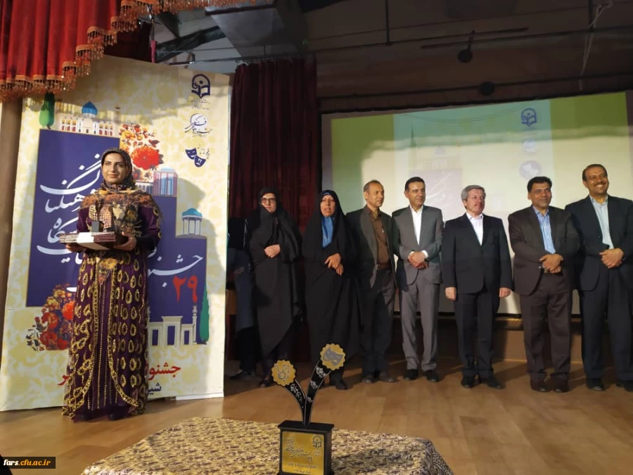 مراسم اختتامیه بیست و نهمین دوره مسابقات فرهنگی دانشجومعلمان دانشگاه فرهنگیان سراسر کشور در بخش هنرهای نمایشی خواهران با معرفی گروه های برتر پایان یافت. 9