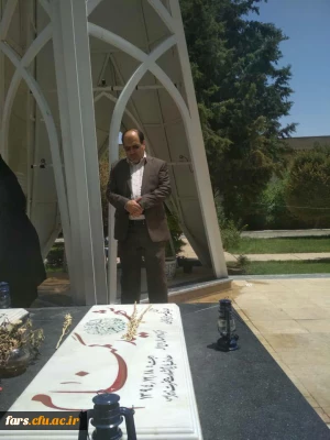 حضور جناب آقای دکتر افلاکی فر بر سر مزار شهدای گمنام و تجدید پیمان با شهیدان