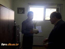 مراسم تقدیر و تکریم از کارکنان دانشگاه فرهنگیان فارس توسط جناب آقای دکتر افلاکی فرد بمناسبت هفته دولت و روز کارمند 3