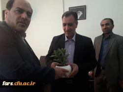 مراسم تقدیر و تکریم از کارکنان دانشگاه فرهنگیان فارس توسط جناب آقای دکتر افلاکی فرد بمناسبت هفته دولت و روز کارمند 4