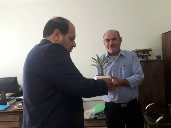 مراسم تقدیر و تکریم از کارکنان دانشگاه فرهنگیان فارس توسط جناب آقای دکتر افلاکی فرد بمناسبت هفته دولت و روز کارمند 5