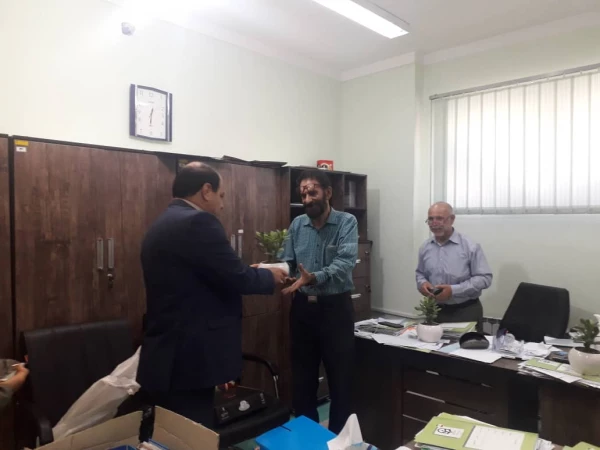 مراسم تقدیر و تکریم از کارکنان دانشگاه فرهنگیان فارس توسط جناب آقای دکتر افلاکی فرد بمناسبت هفته دولت و روز کارمند 6